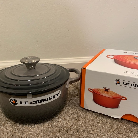 New le Creuset 2qt flint oyster black Dutch oven - Picture 1 of 1